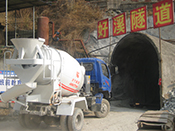 浙江麗水好溪隧道攪拌車施工現場