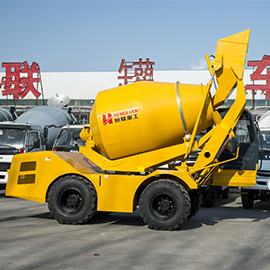 自裝料水泥攪拌車|移動(dòng)式攪拌機(jī)